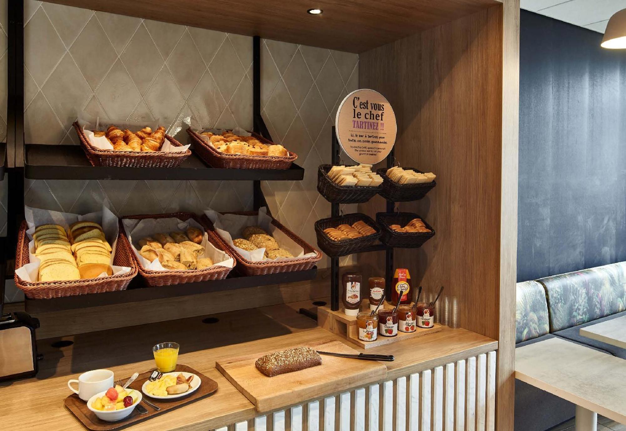 B&B Hotel Lille Villeneuve D'Ascq Grand Stade Buitenkant foto