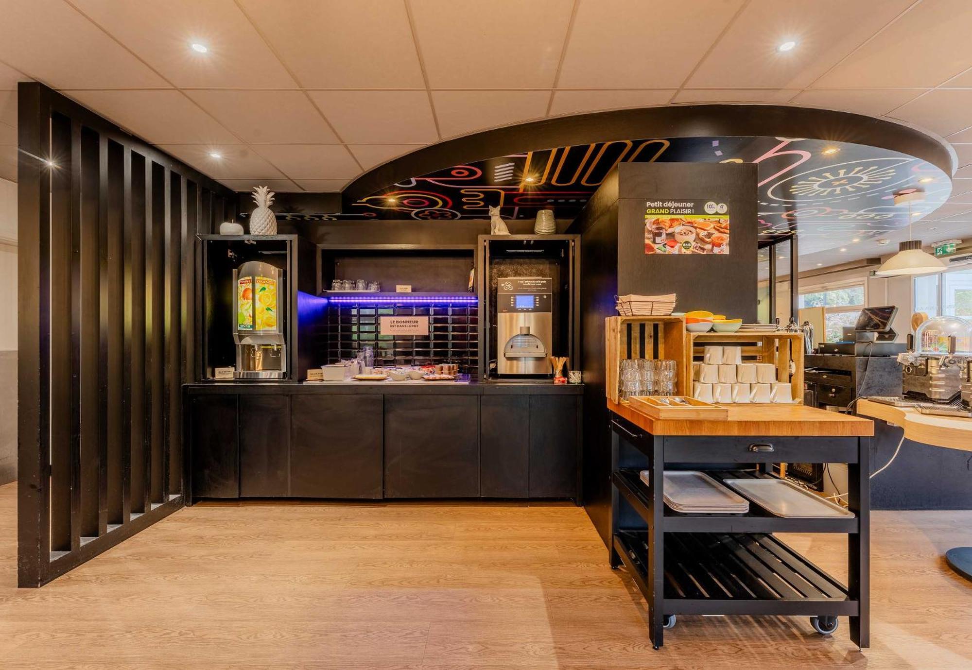 B&B Hotel Lille Villeneuve D'Ascq Grand Stade Buitenkant foto