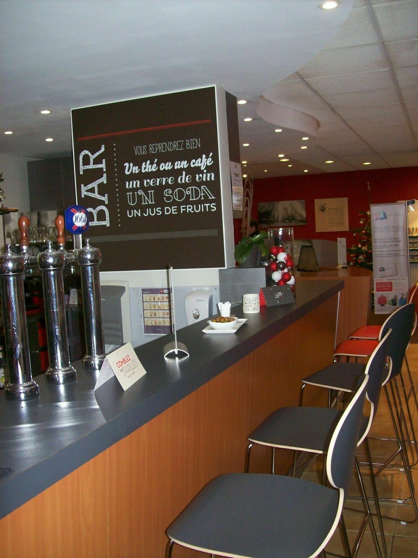 B&B Hotel Lille Villeneuve D'Ascq Grand Stade Buitenkant foto